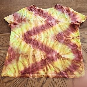 Women's V-neck T-shirt size XXL.